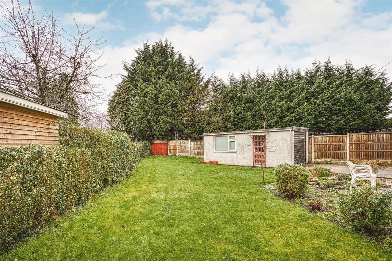 Dalton Avenue, Littleover, photo 2