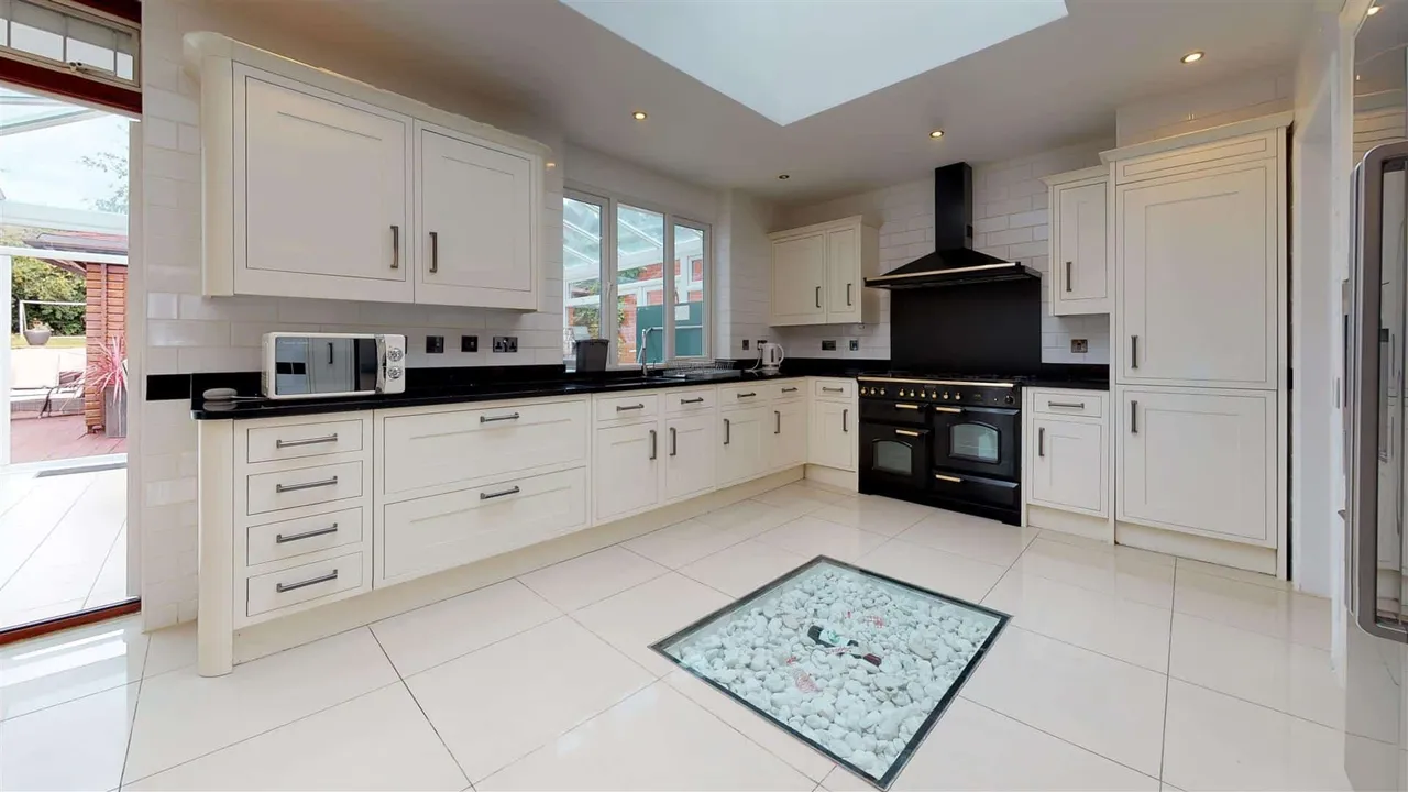 Tycehurst Hill, Loughton, photo 3