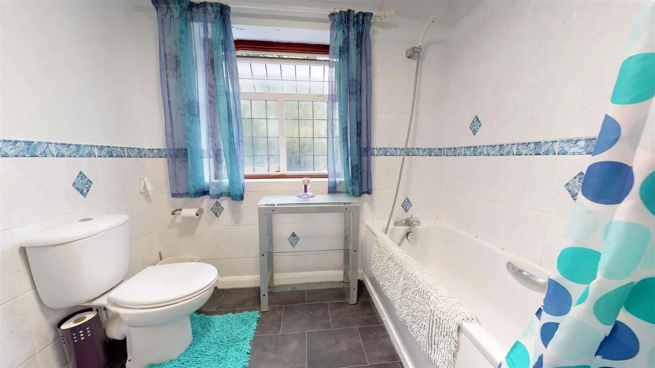 Tycehurst Hill, Loughton, photo 9