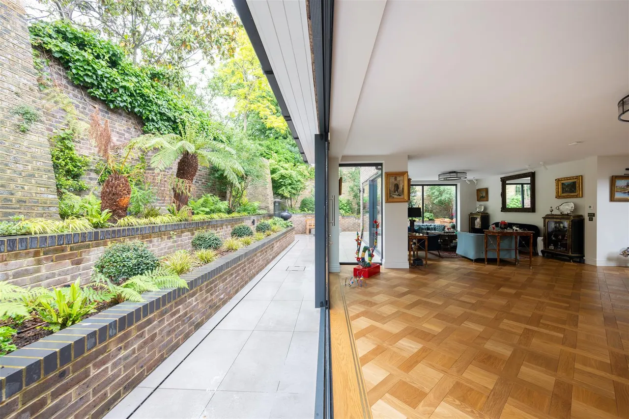 Hillside Close, St John's Wood, London, NW8 0EF, photo 26