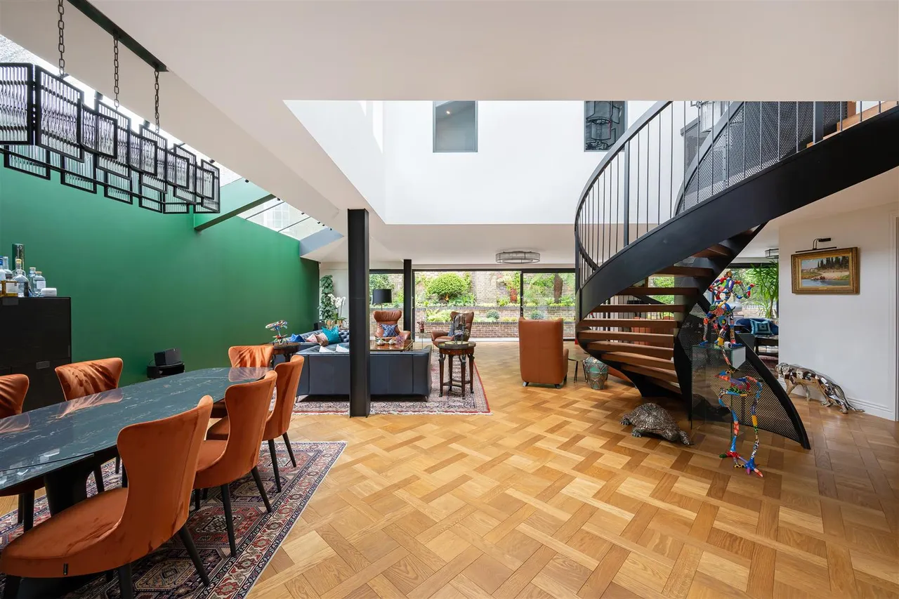 Hillside Close, St John's Wood, London, NW8 0EF, photo 5