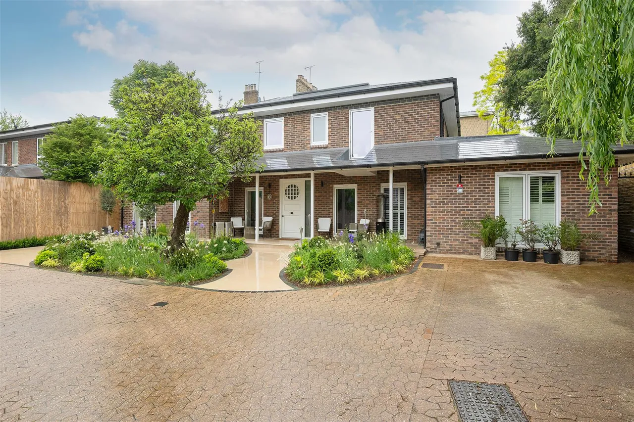 Hillside Close, St John's Wood, London, NW8 0EF, photo 2