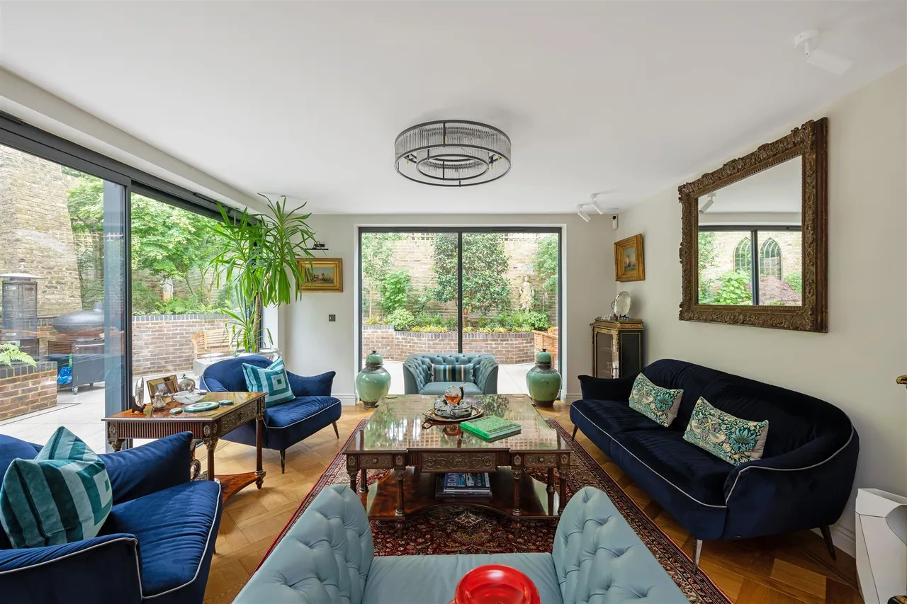 Hillside Close, St John's Wood, London, NW8 0EF, photo 7