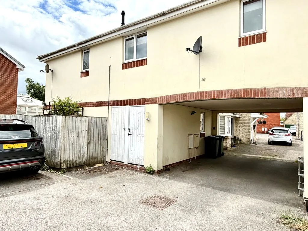 Honeysuckle Close, Calne, photo 9
