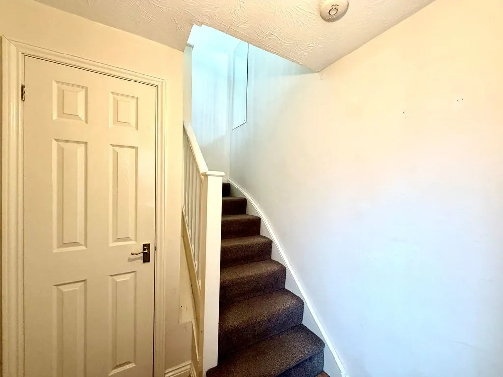 Honeysuckle Close, Calne, photo 8