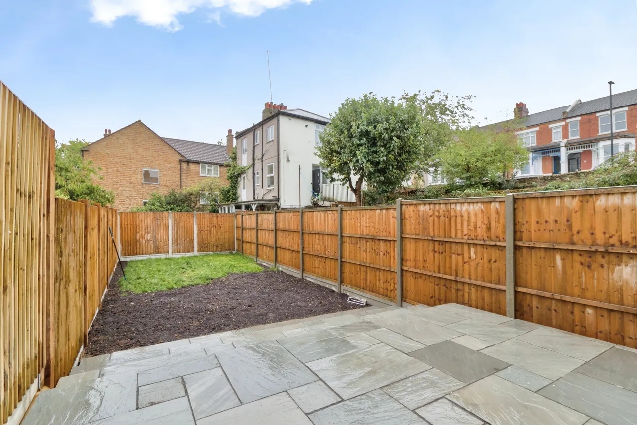 Plum Lane, London, SE18, photo 3