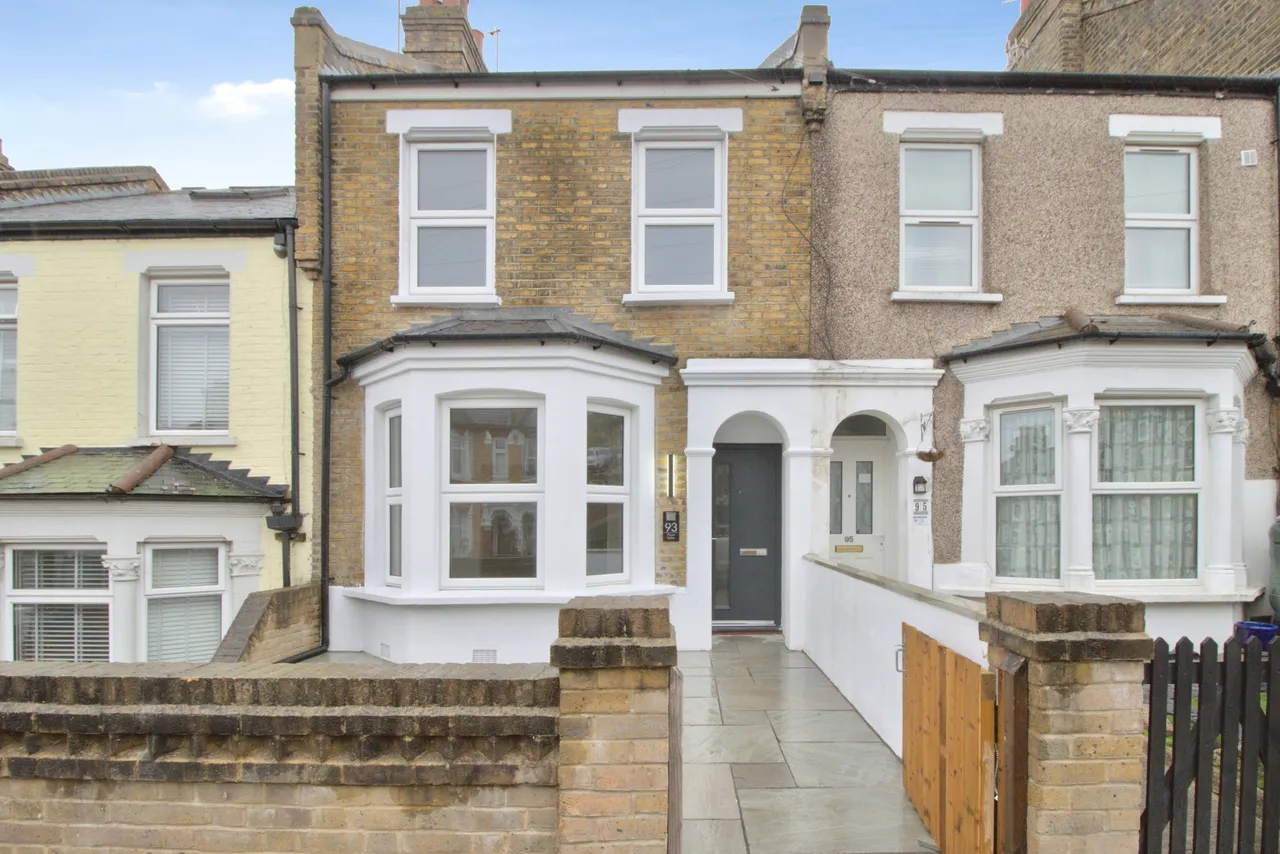 3 bed house for sale, Plum Lane, London, SE18