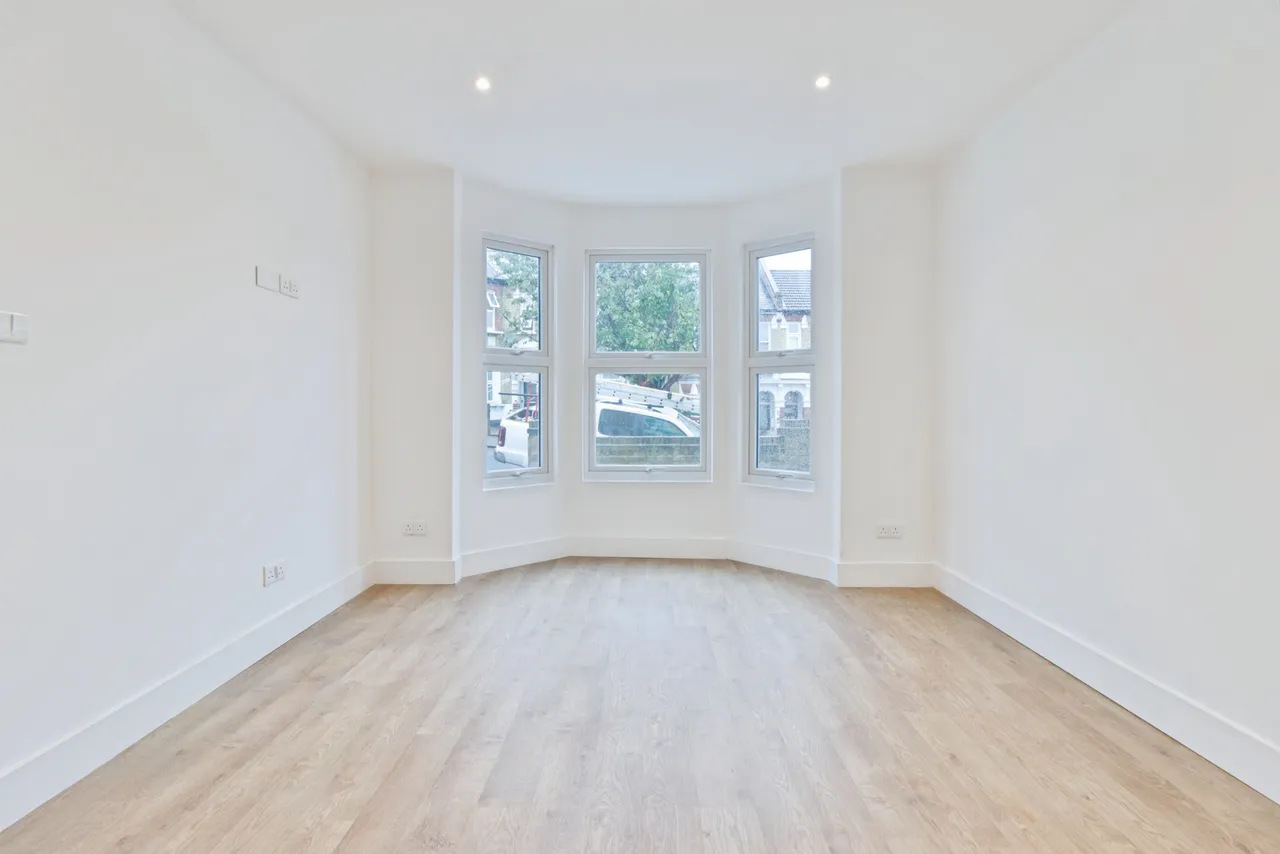 Plum Lane, London, SE18, photo 16