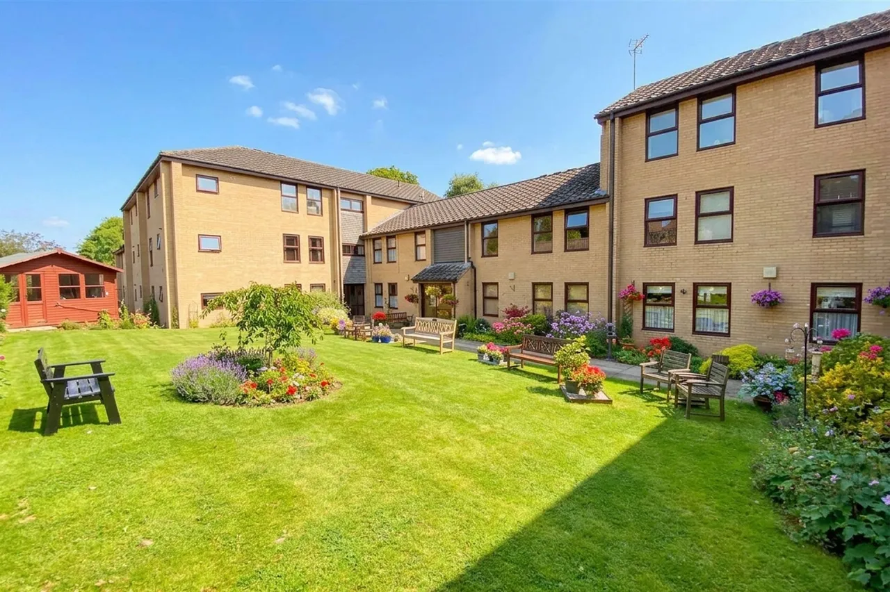 High Street, HG2, photo 10