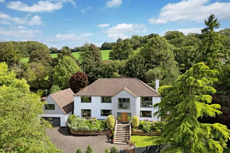 6 bed house for sale — Grange Drive, Wooburn Green HP10 0QD