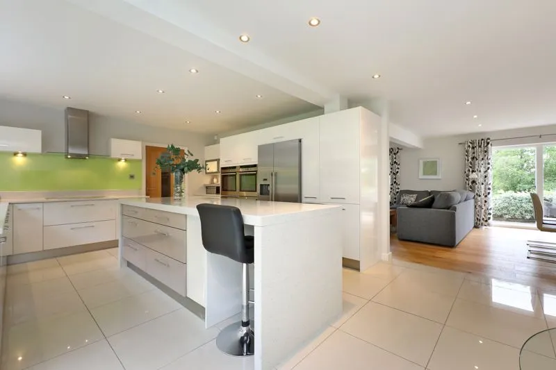 Grange Drive, Wooburn Green HP10 0QD, photo 8