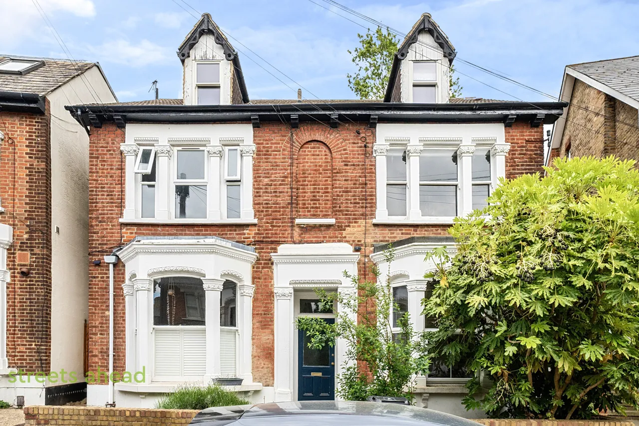 1 bed flat for sale, High View Road, London, SE19