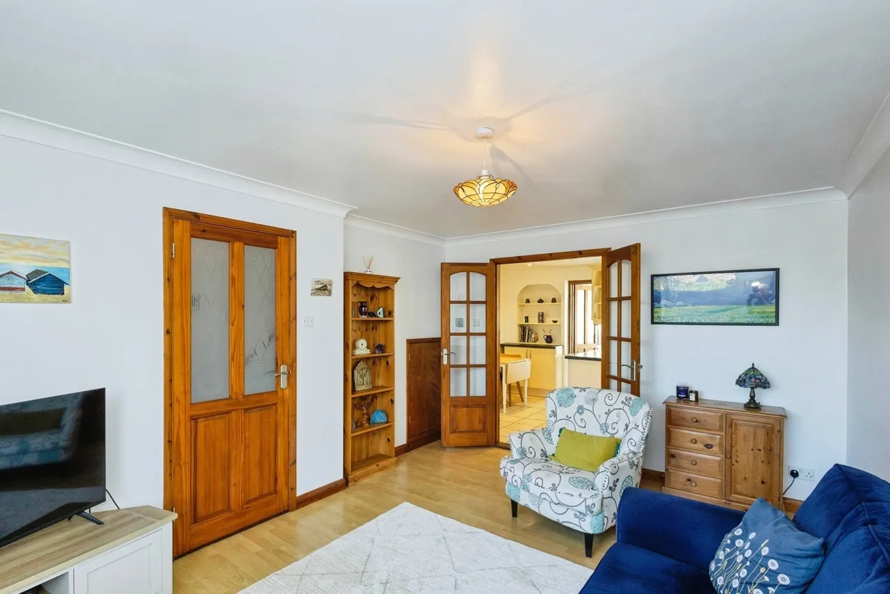 St. Marys Road, Hayling Island, PO11, photo 4
