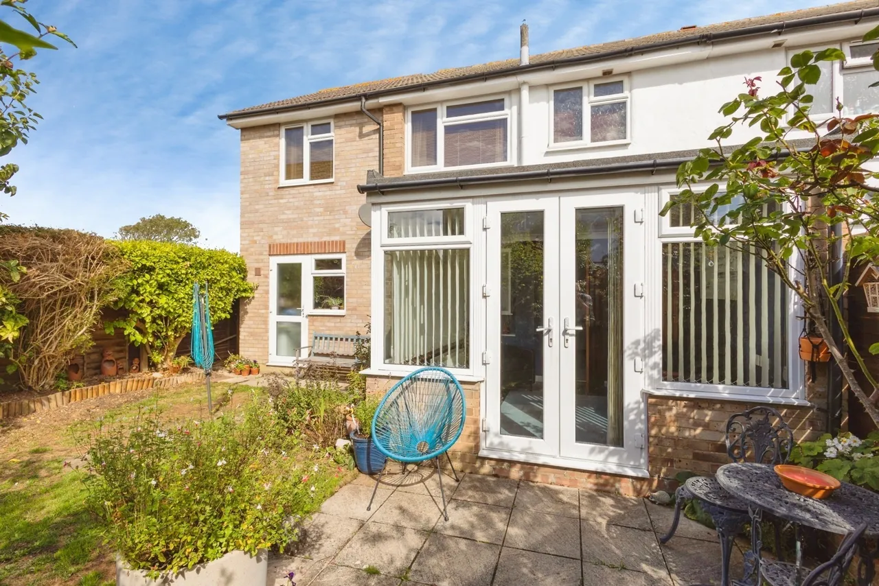 St. Marys Road, Hayling Island, PO11, photo 12