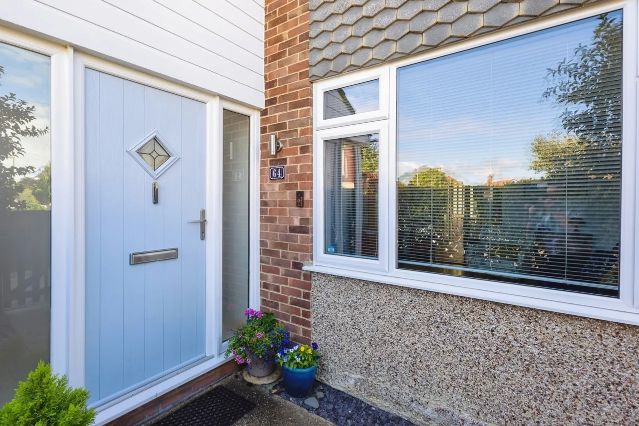 St. Marys Road, Hayling Island, PO11, photo 2