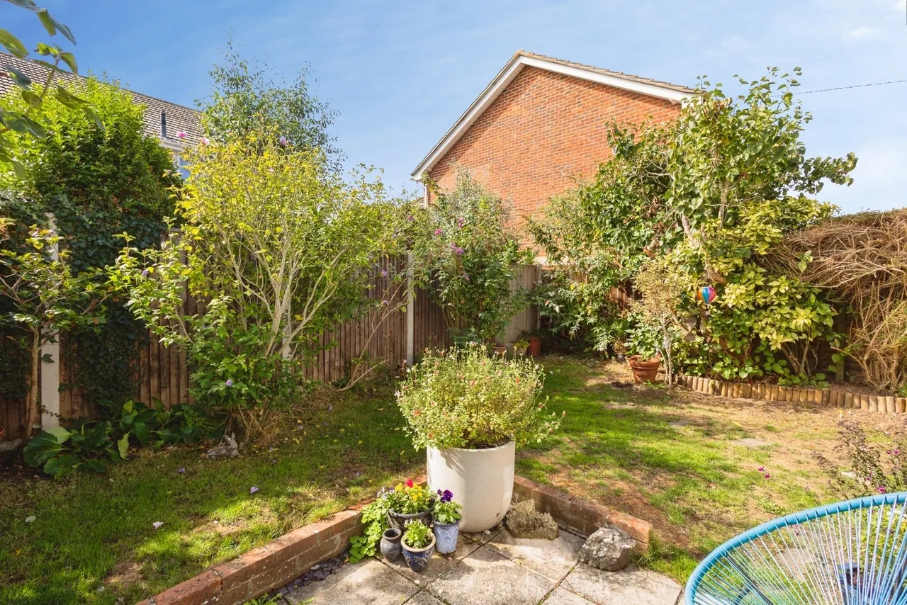 St. Marys Road, Hayling Island, PO11, photo 11