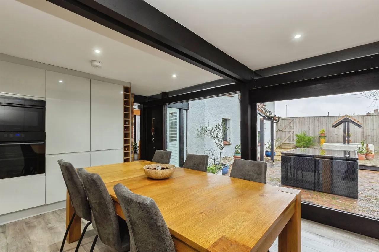 Bishopstone Road, Stone, Aylesbury, photo 6