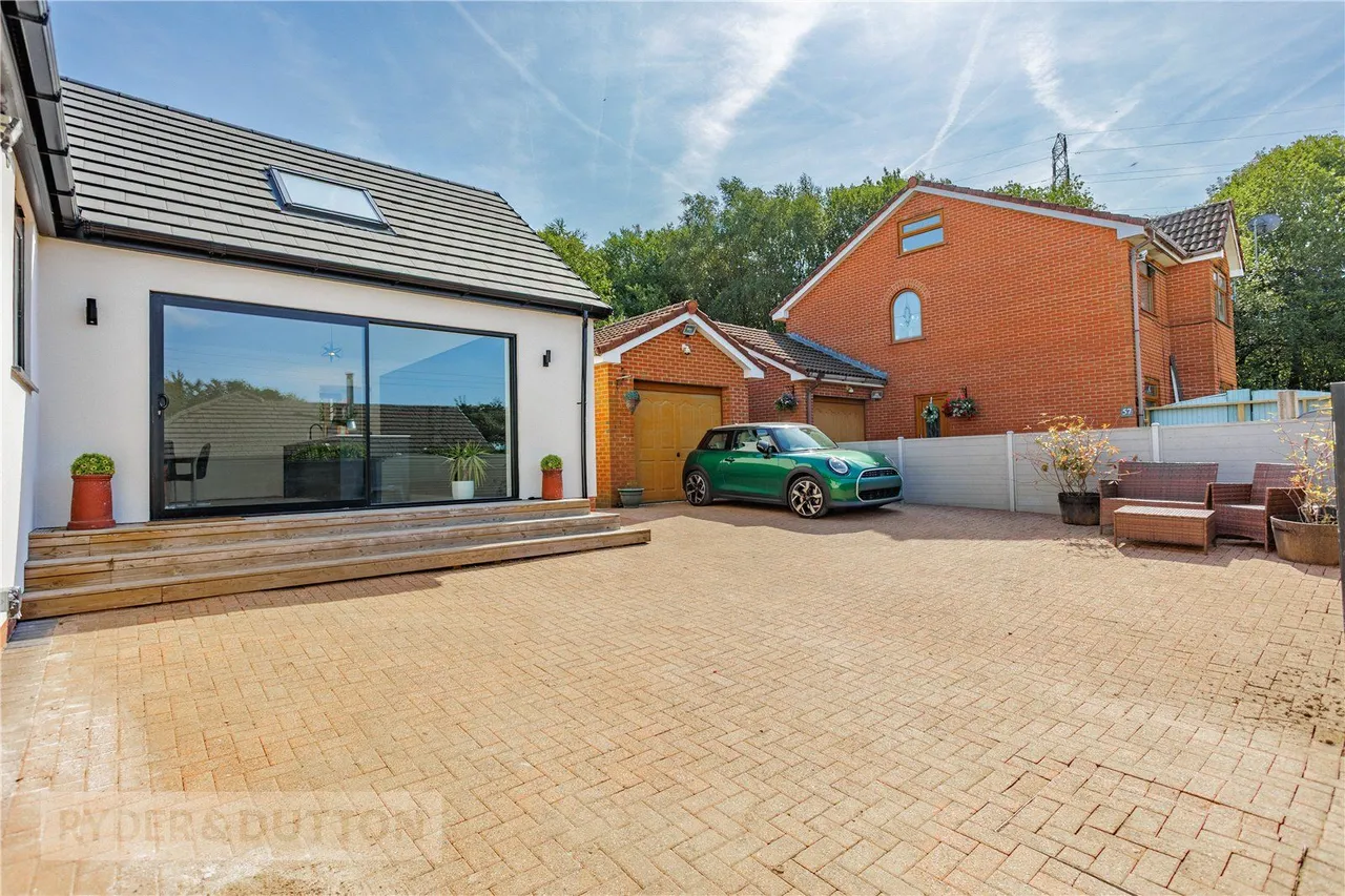 5 bed property for sale, Ferney Field Road, Chadderton, OL9