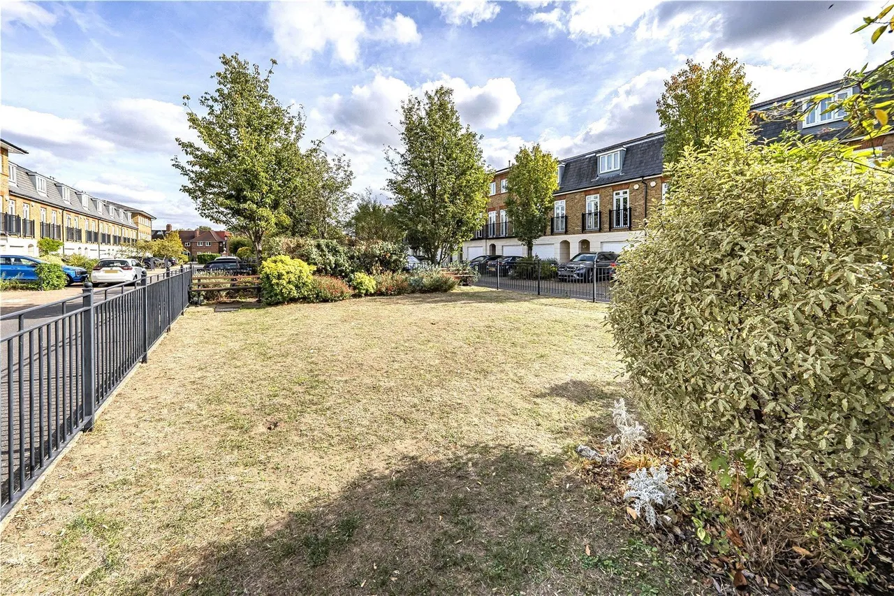 Elizabeth Gardens, Old Isleworth, TW7, photo 8