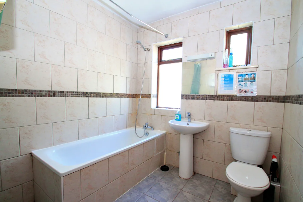 Eastcote Avenue, Greenford, UB6, photo 5