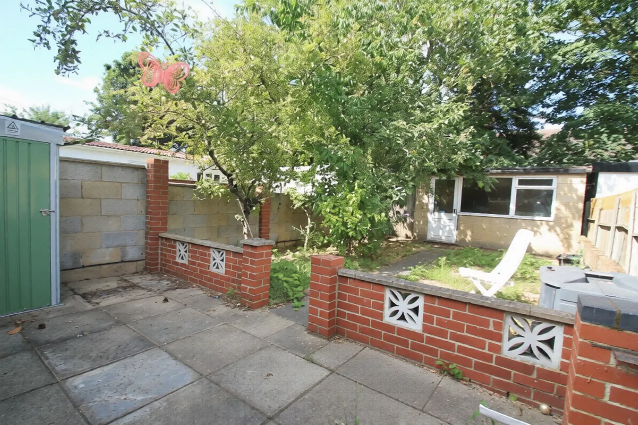 Eastcote Avenue, Greenford, UB6, photo 2