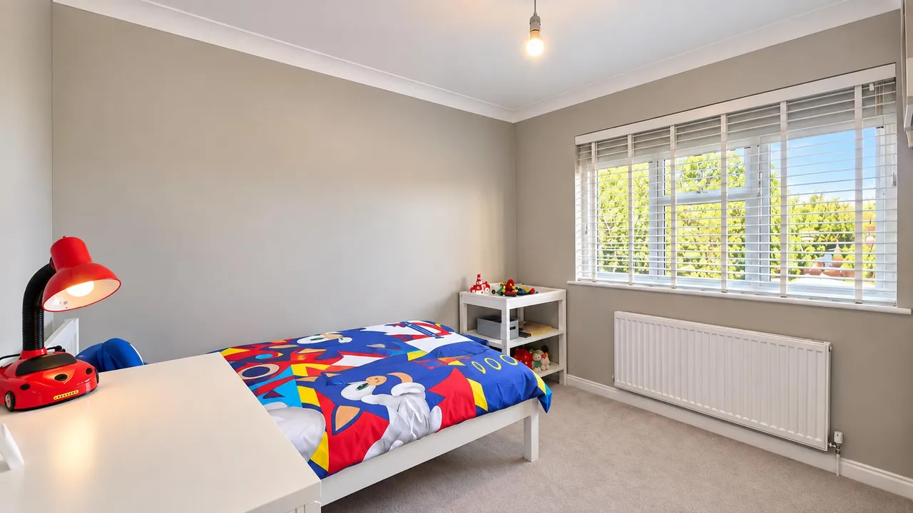 Kennington Close, Newport Pagnell, photo 19