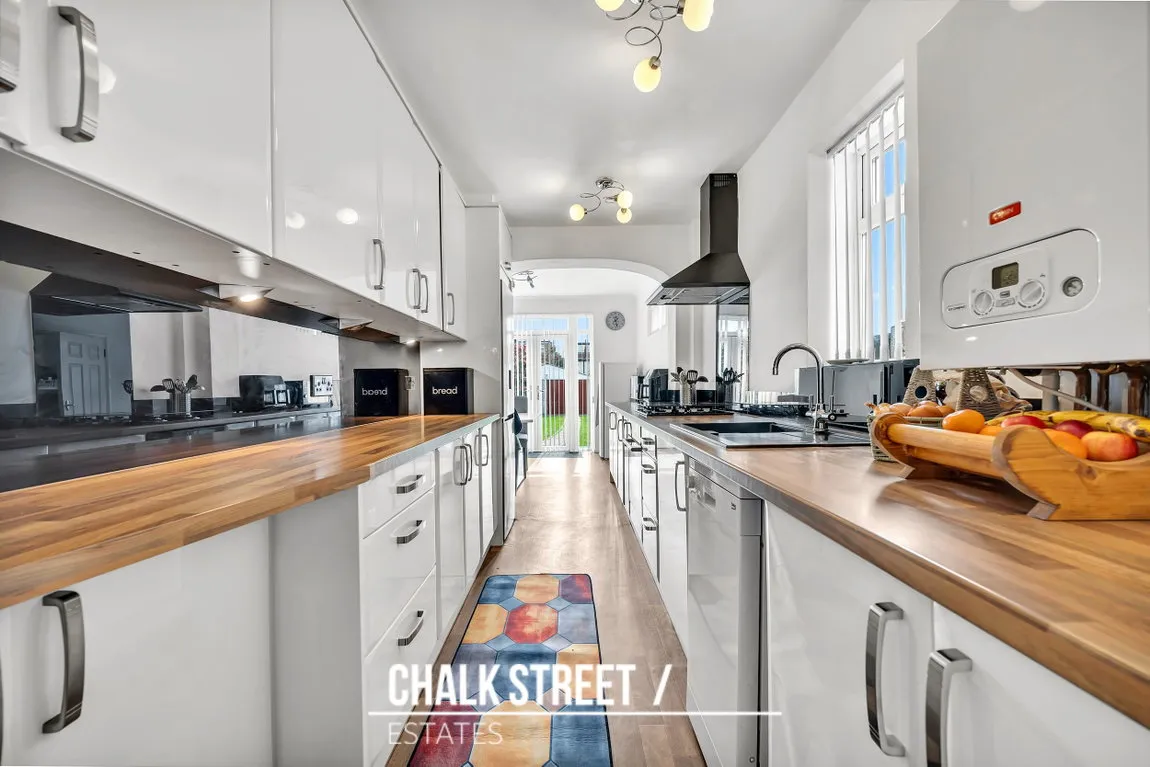 Standen Avenue, Hornchurch, RM12 6AA, photo 11