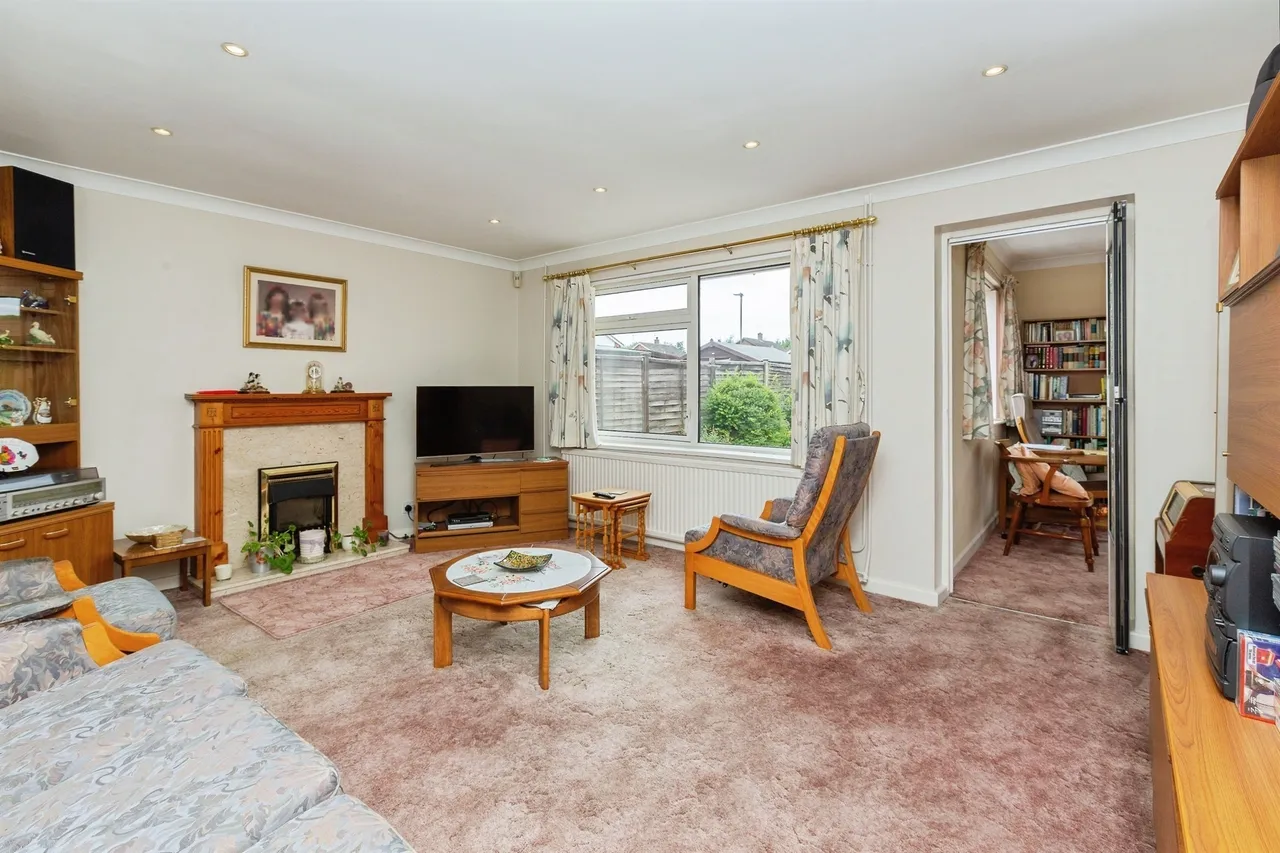 Corfe Close, Aylesbury, HP21, photo 3