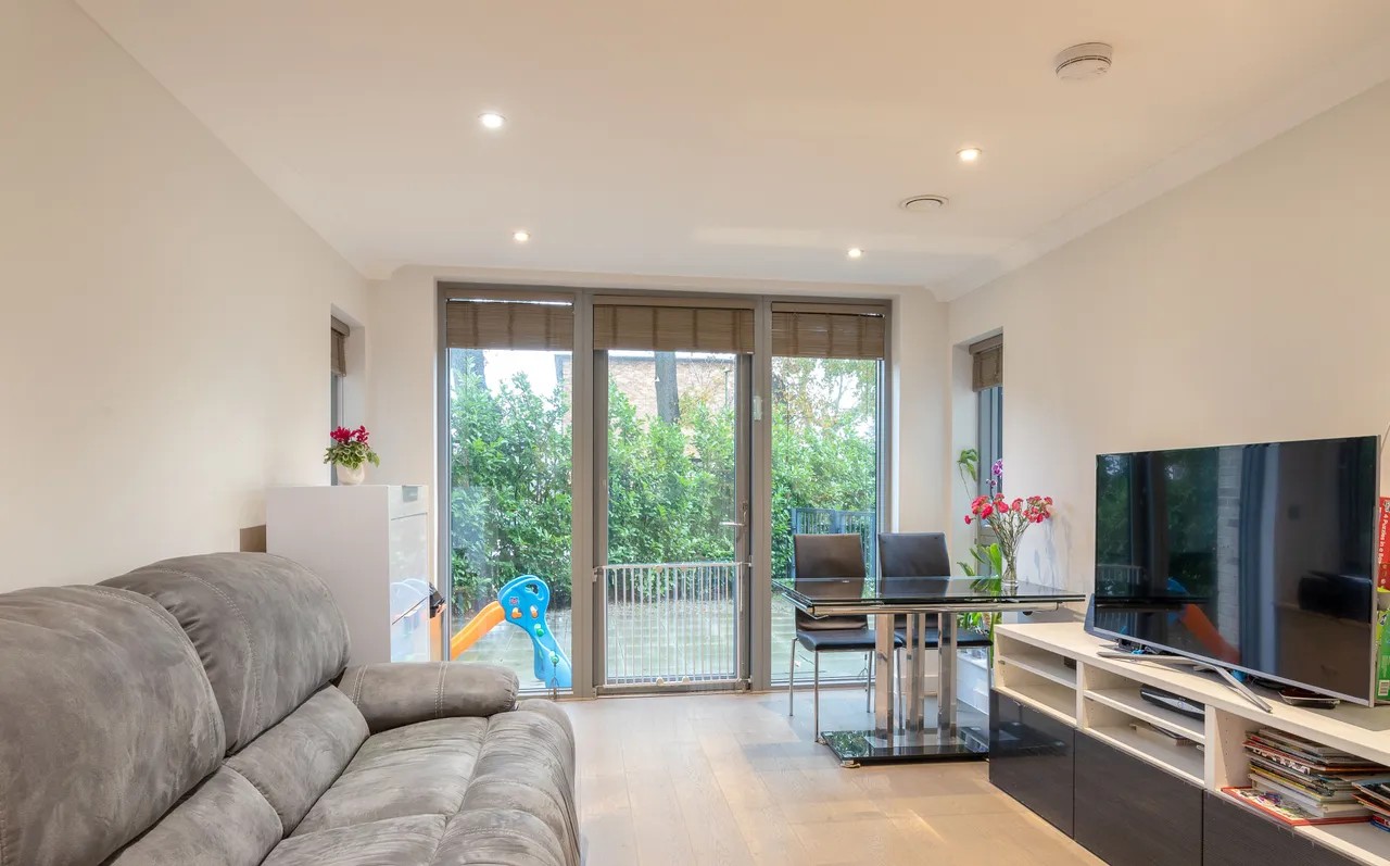 Flat 2, Bellham Court, 1 Hope Close, London, photo 3