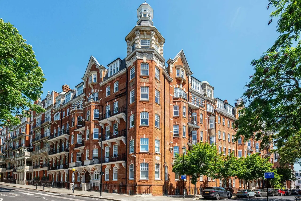 4 bed flat for sale — Campden Hill Court, Campden Hill Road, London, W8 7HN