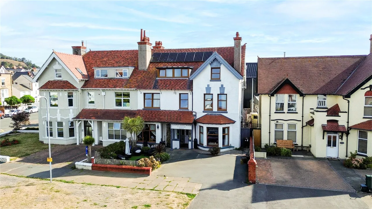 9 bed house for sale — St. Davids Road, Llandudno, LL30 2UL