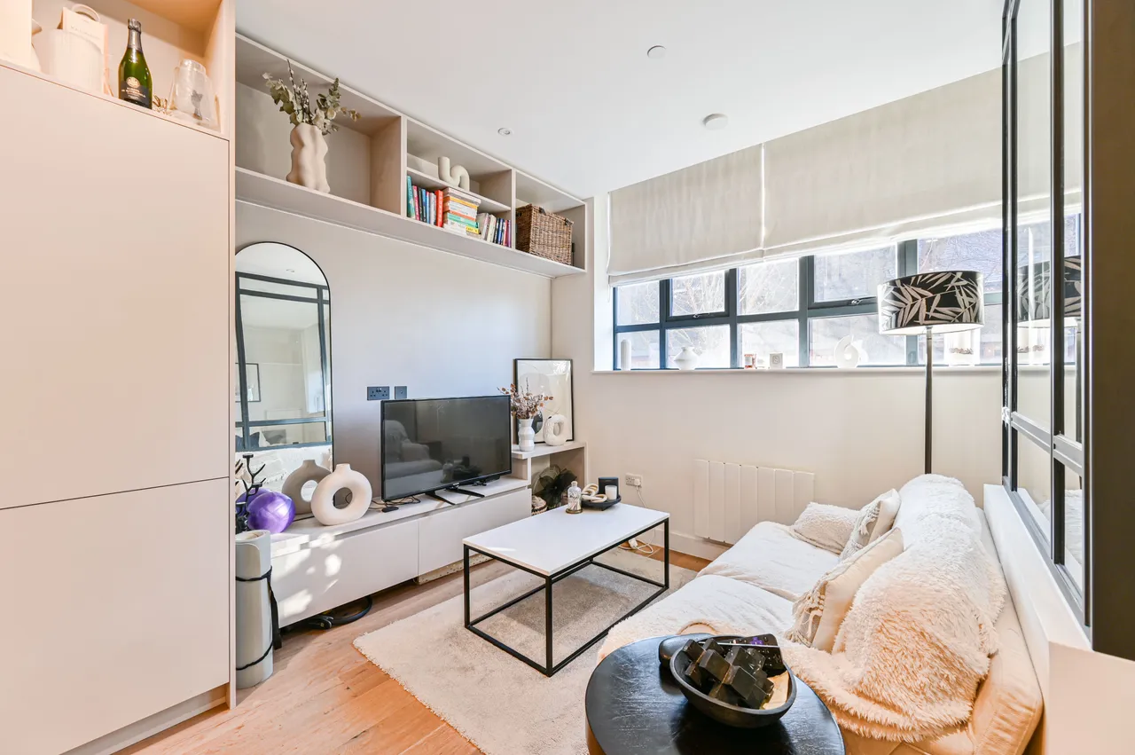 flat for sale — Flat 8, Irene House, 218 Balham High Road, London
