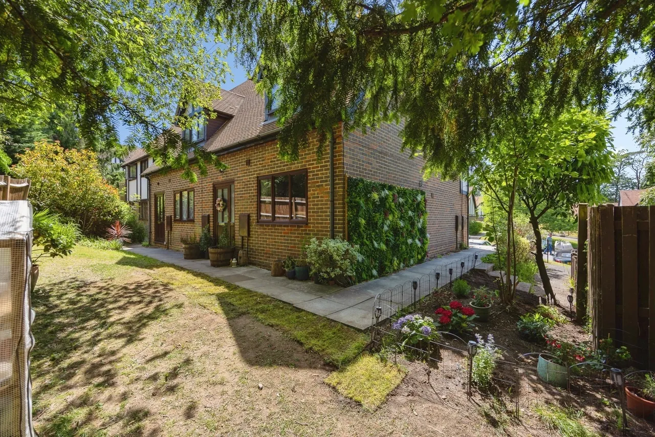 Broad Ha'penny, Wrecclesham, GU10, photo 16