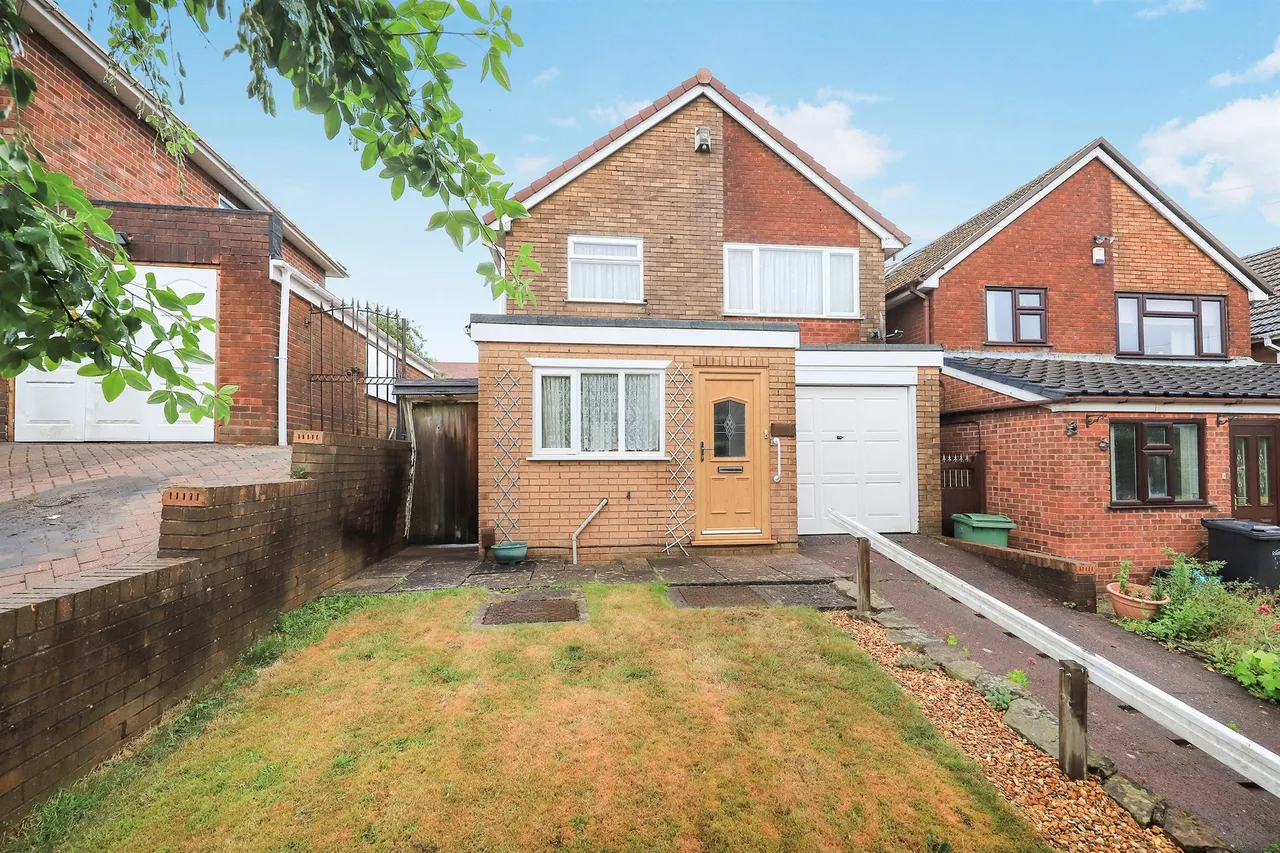 3 bed house for sale — Denise Drive, Coseley, Bilston