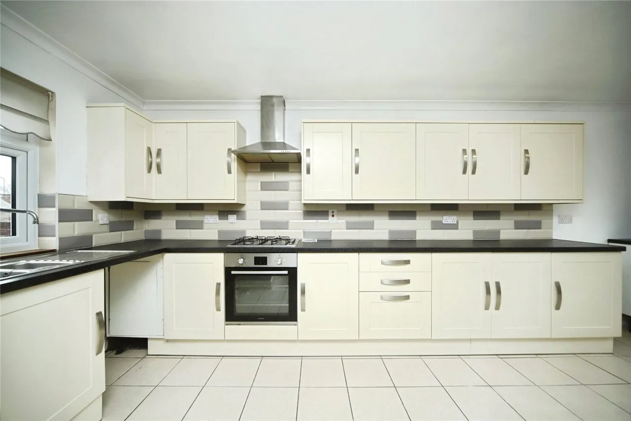 Bossington Drive, Taunton, TA2, photo 2