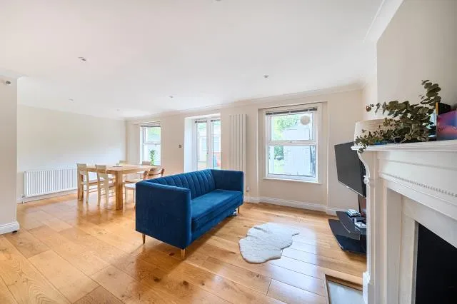 3 bed flat for sale, Buckland Crescent, London, NW3