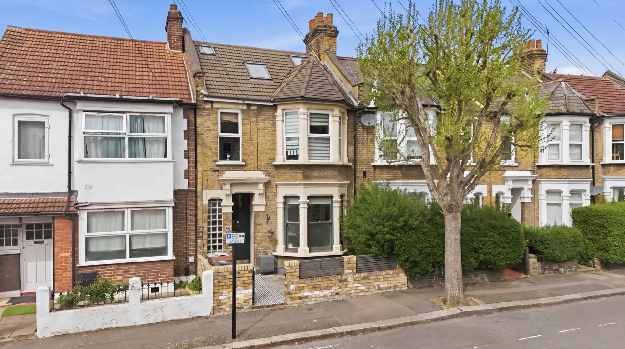 2 bed flat for sale — Newport Road, Leyton, E10