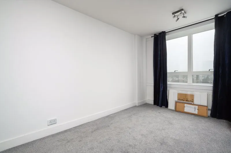 Wellington Close, Walton-On-Thames KT12 1AZ, photo 6