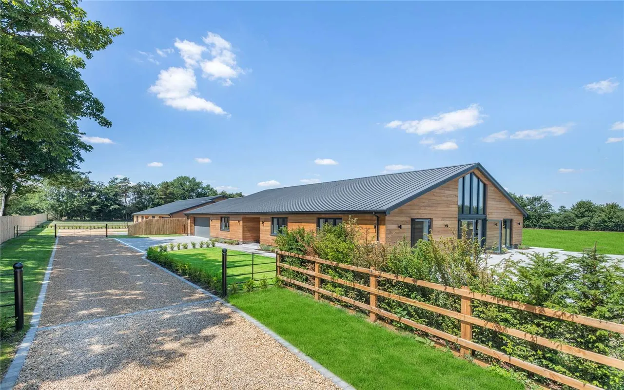 5 bed property for sale — Elm Tree Farm, School Road, Tivetshall St. Margaret, Norwich, NR15 2BL