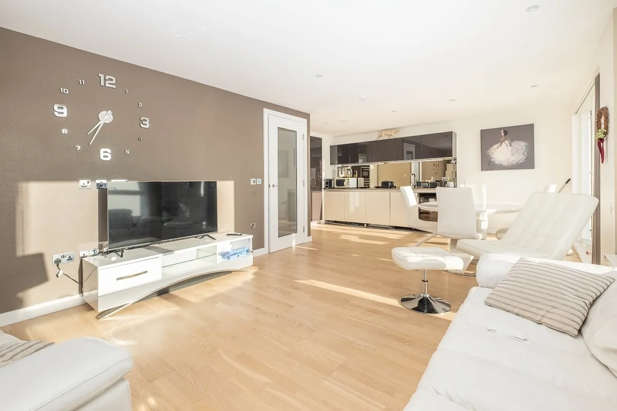 Pump House Crescent, London, TW8, photo 2
