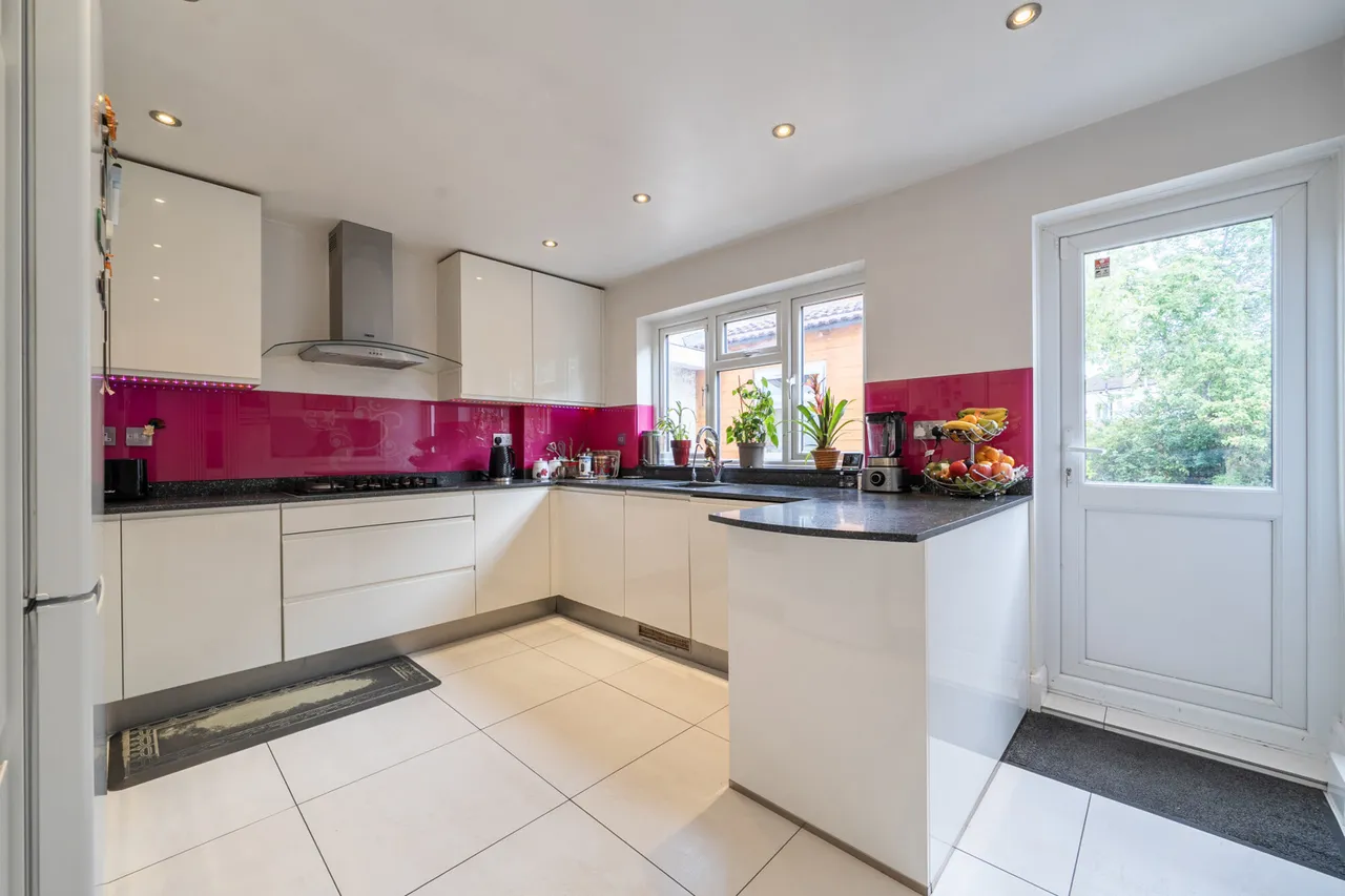 Imperial Drive, Harrow, HA2, photo 5