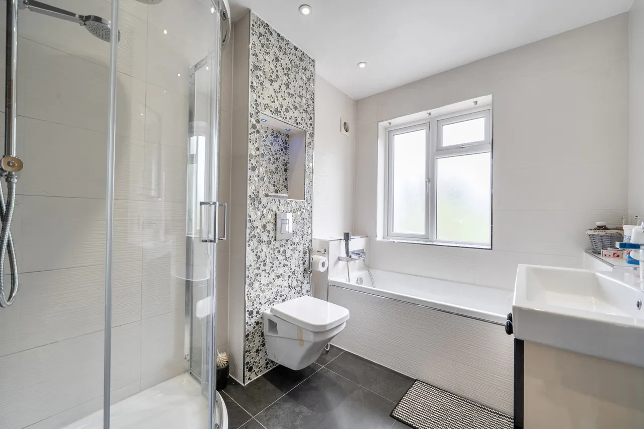 Imperial Drive, Harrow, HA2, photo 9
