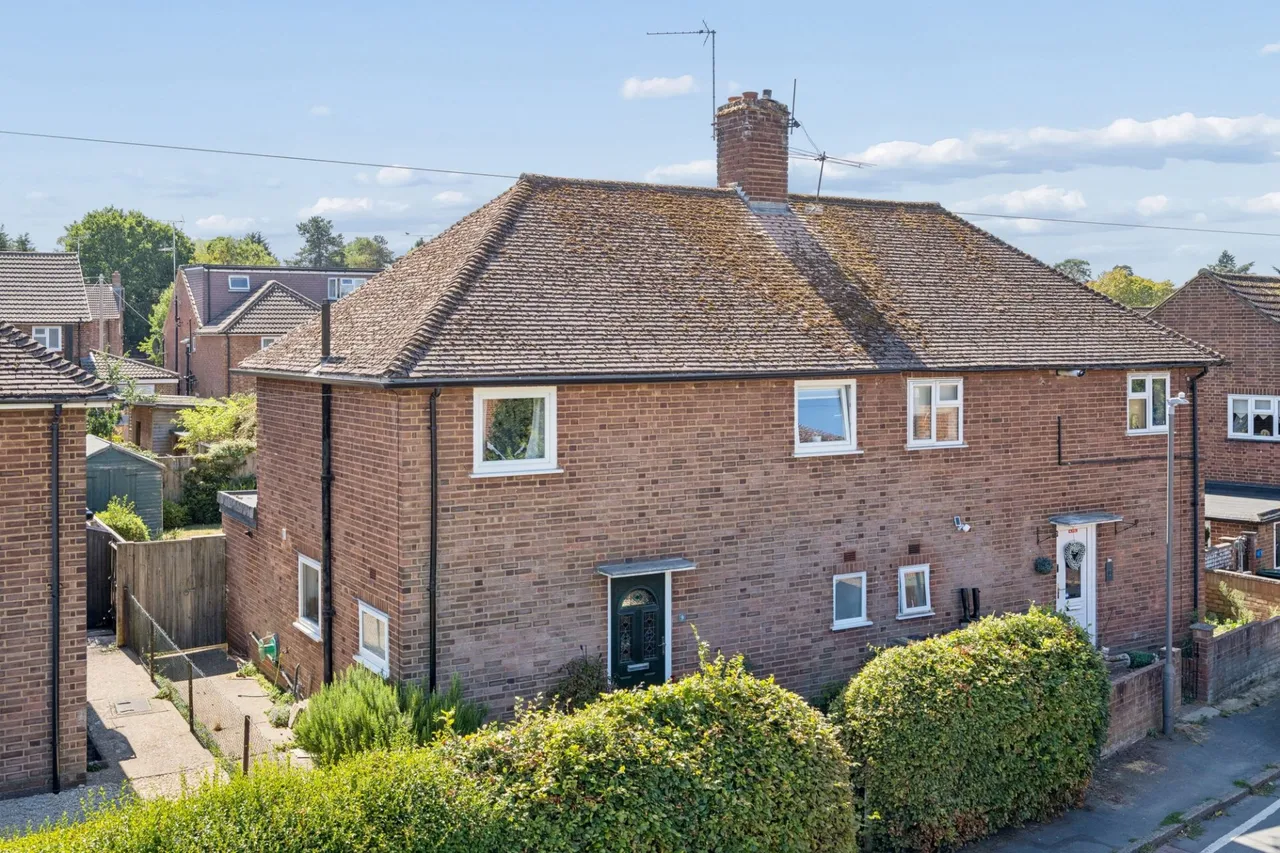 3 bed house for sale — Fernhurst Close, Beaconsfield, HP9