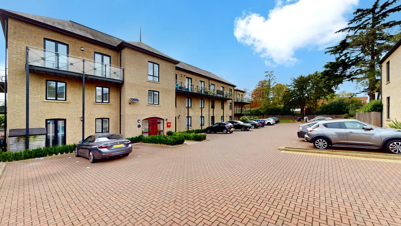 3 bed flat for sale, Huguenot Drive, N13