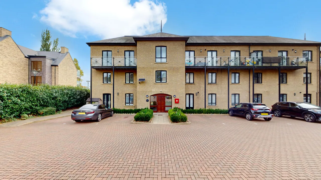 Huguenot Drive, N13, photo 2