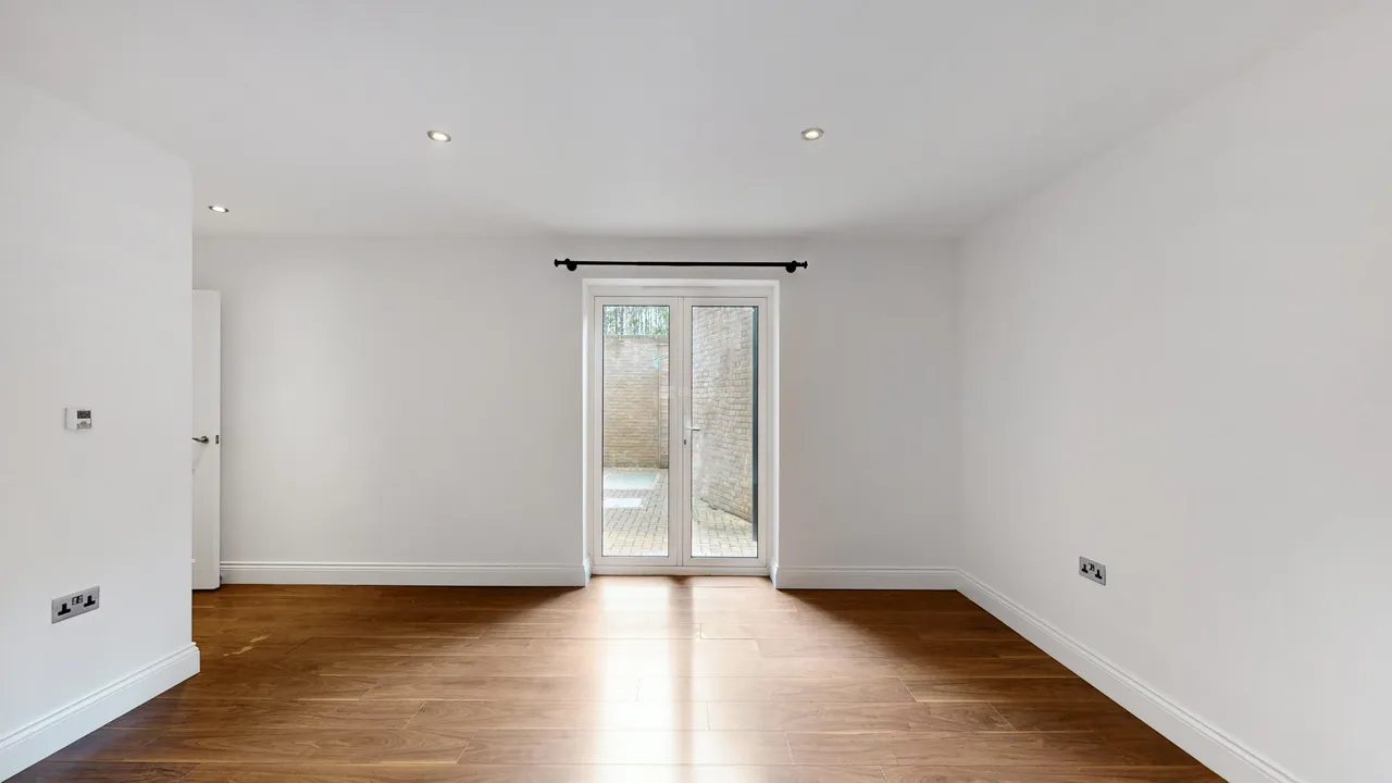 Huguenot Drive, N13, photo 9
