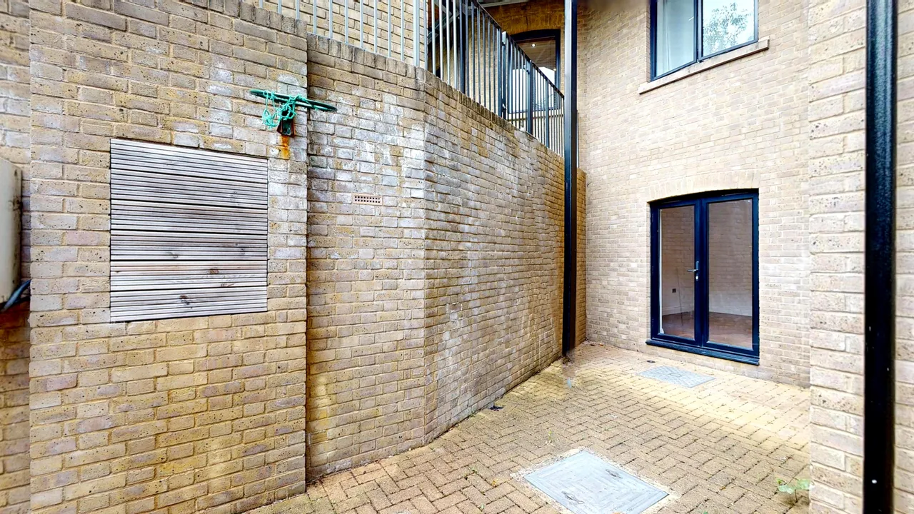 Huguenot Drive, N13, photo 16