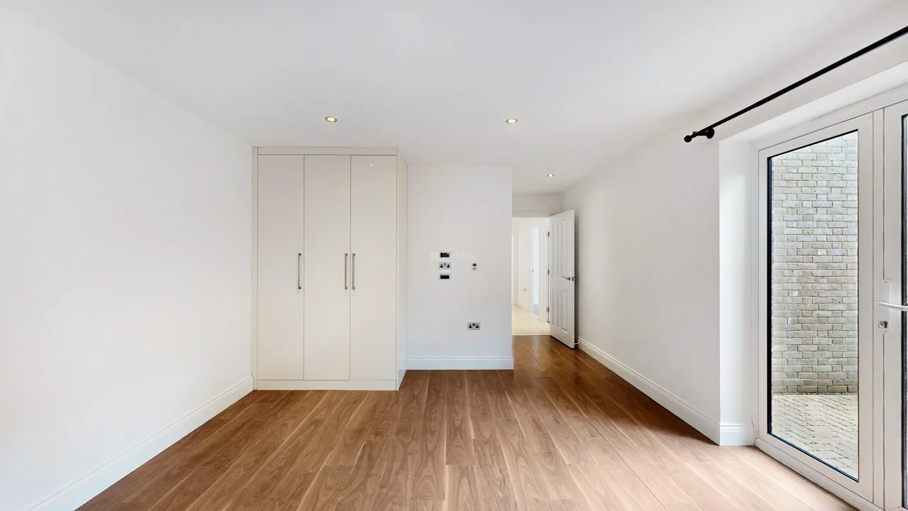 Huguenot Drive, N13, photo 8