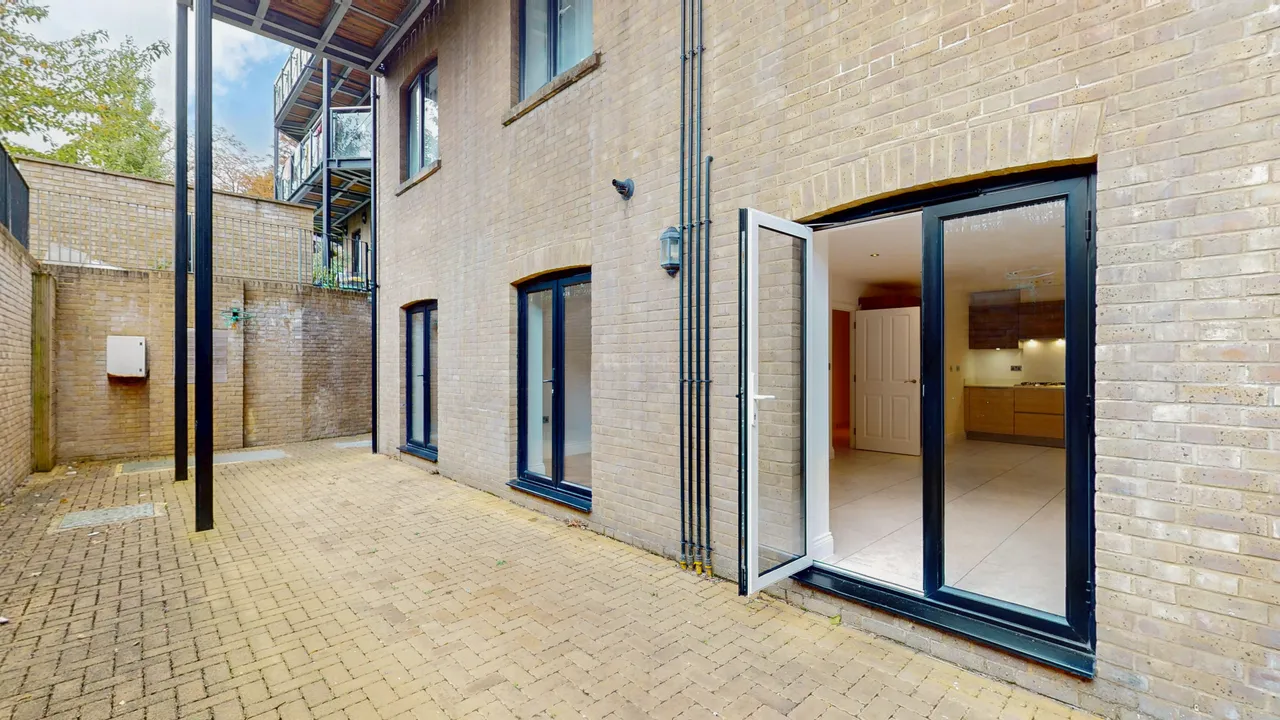 Huguenot Drive, N13, photo 14