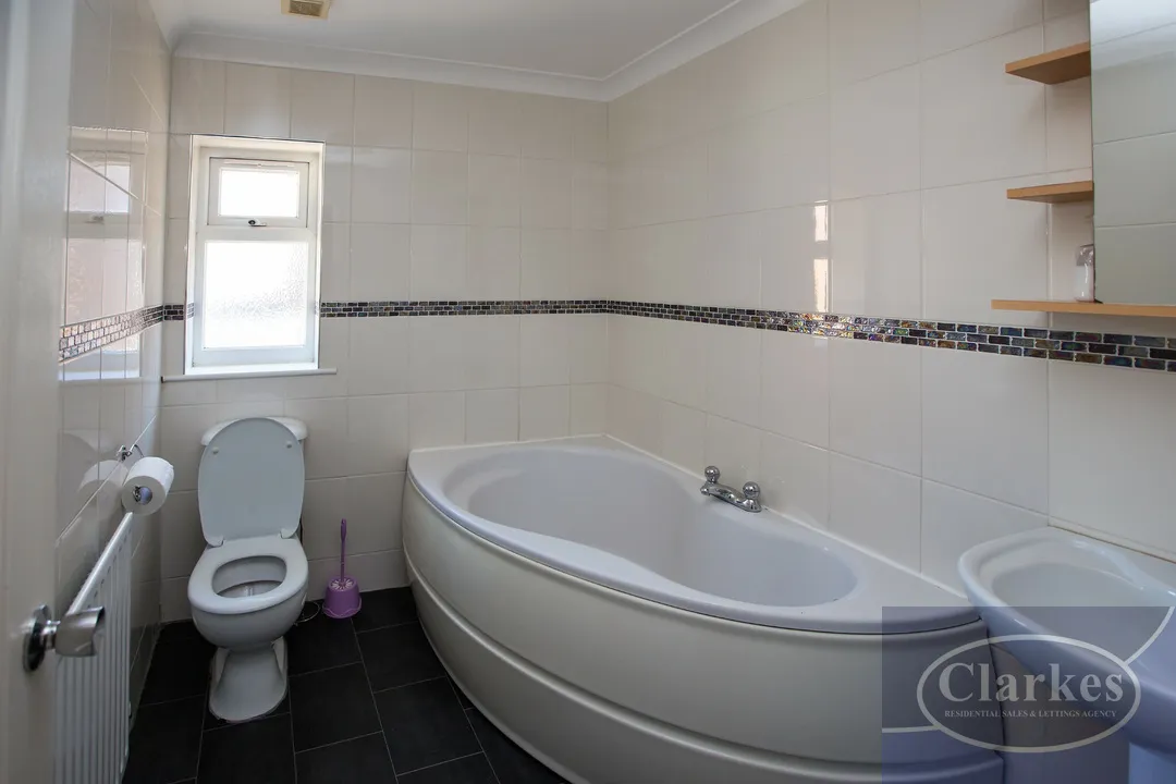 Astbury Avenue, Wallisdown, photo 13